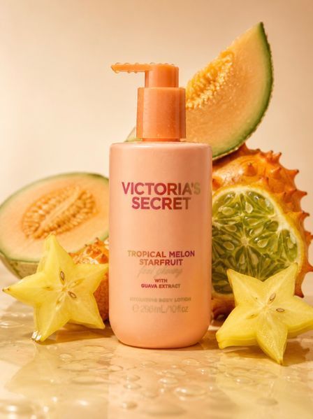 Victoria's Secret Зволожуючий лосьйон для тіла Tropical Melon Starfruit Hydrating Body 296 ml 00713 фото